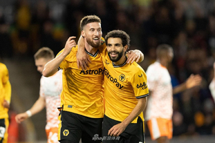 欧联替补出场，范佩西儿子沙奎尔在父亲手下完成费耶诺德首秀（欧联赛场替补亮相，沙奎尔在父亲范佩西麾下上演费耶诺德处子秀）