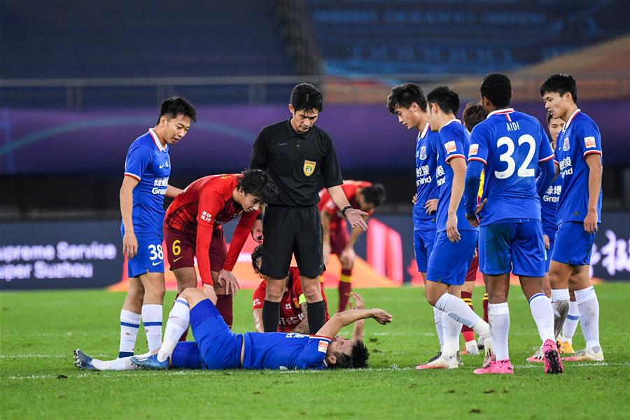 葡萄牙中场米德当选U17世界杯MVP，哈维为他颁奖（葡萄牙中场米德荣膺U17世界杯MVP，哈维亲自颁奖）